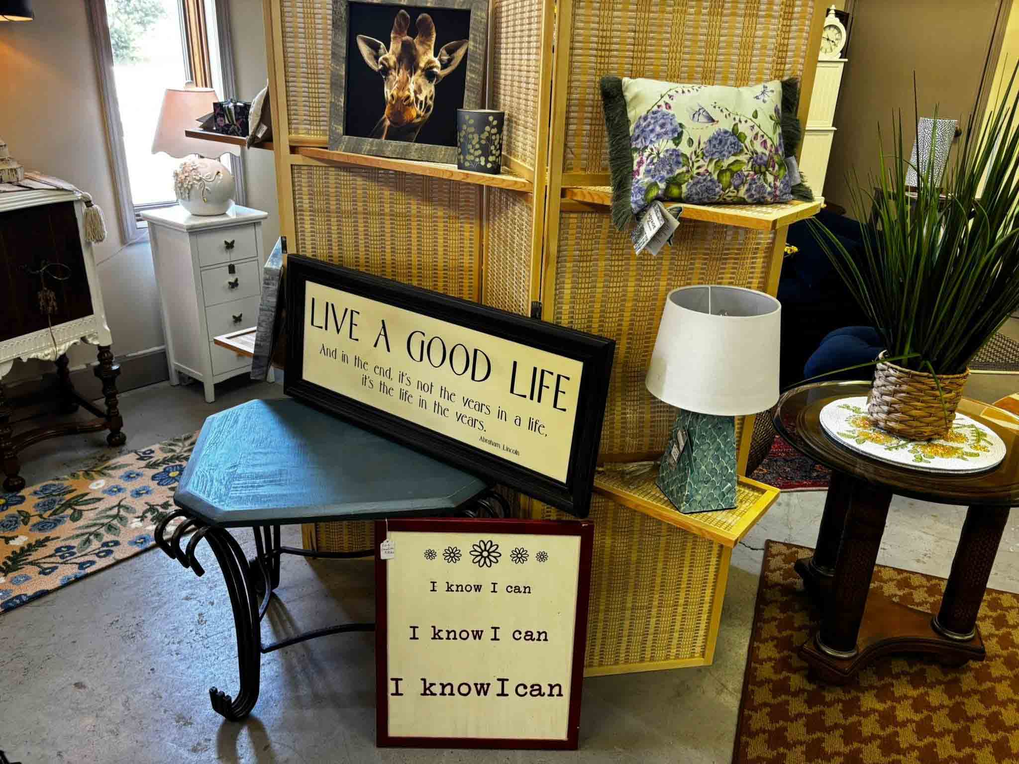 Dodie's — home décor boutique in Humboldt